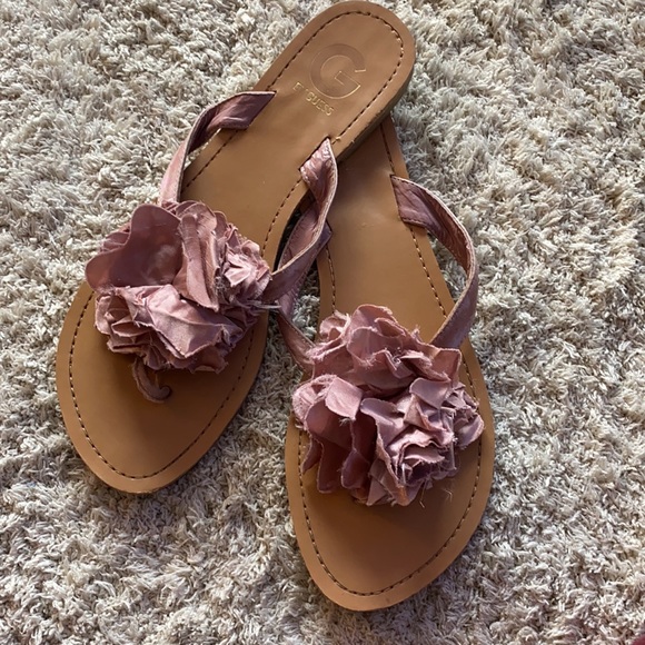 BOGO Guess Pink Flower Flip Flops - Picture 1 of 5